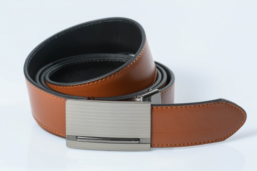 Reversible leather belt with easy fix buckle