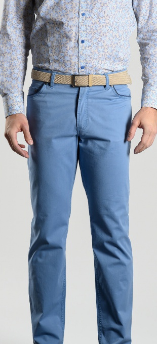 Bledomodré voľnočasové džínsy