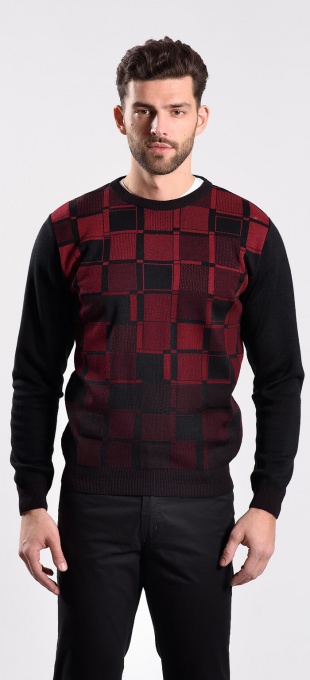 Black crewneck with a burgundy pattern